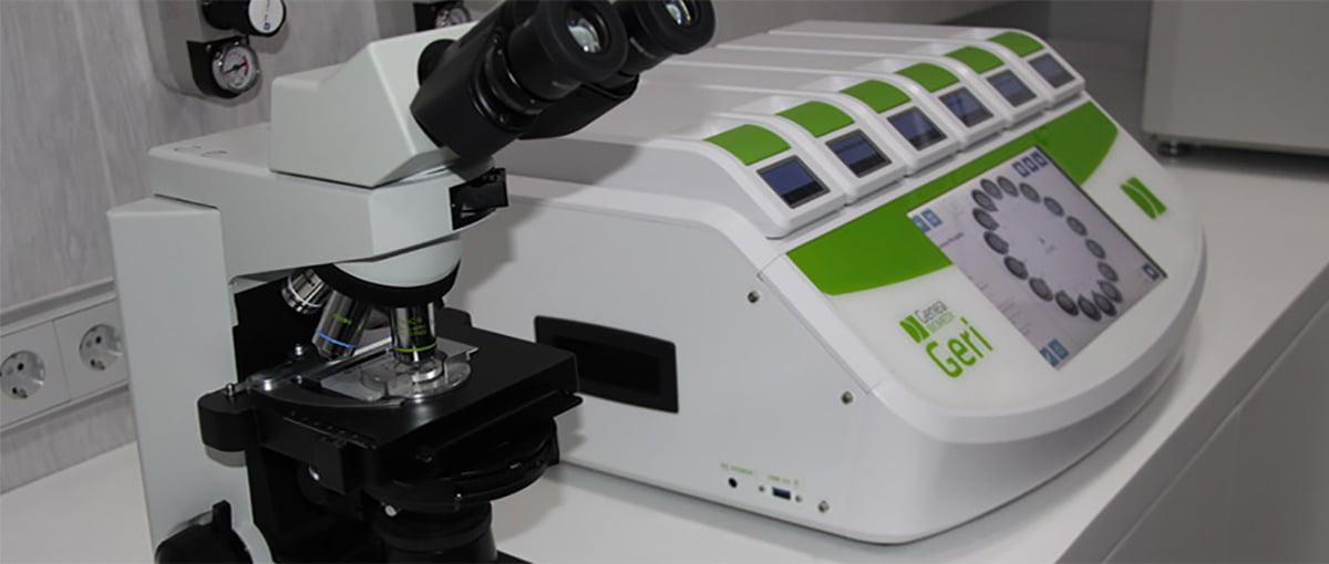 Microscopi i incubador de Fertility Madrid